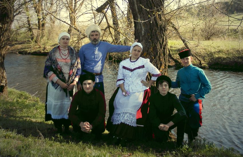 Пронинский ансамбль традиционной казачьей песни «Зоренка»