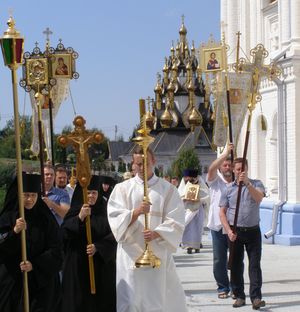 Крестный ход во время праздника