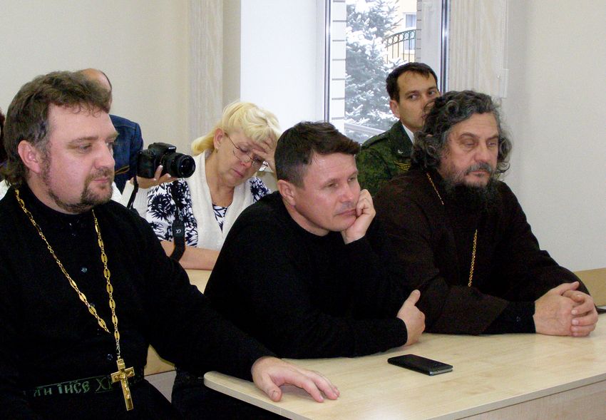 Активное участие в работе семинара «Культура донских казаков» приняли отец Сергий, Виктор Ведилин, отец Александр.